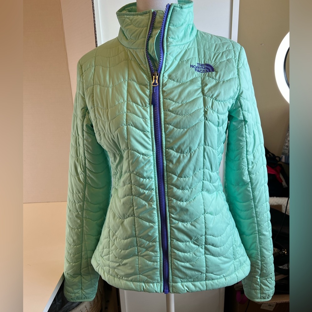 The North Face Mint Green with Purple detail Puffer Jacket Size Small - Picture 1 of 9